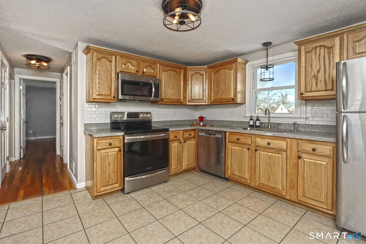 Property Photo: 10 Hemingway Road CT 06473