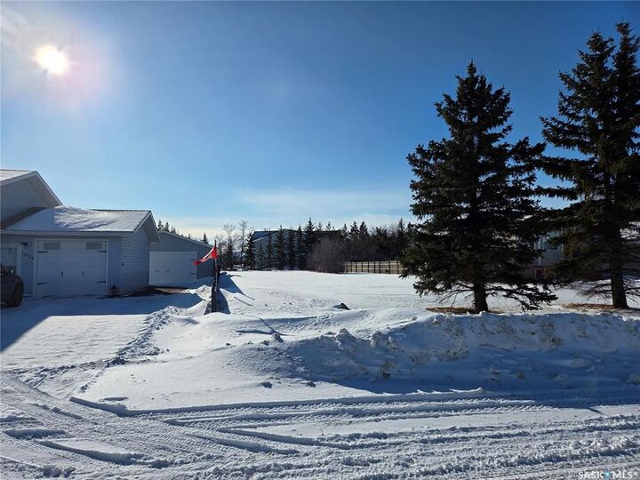 Property Photo:  1022 111th Avenue E  SK S0E 1T0 