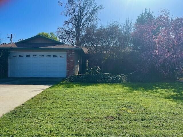 Property Photo:  249 W Paradise Avenue  CA 93277 