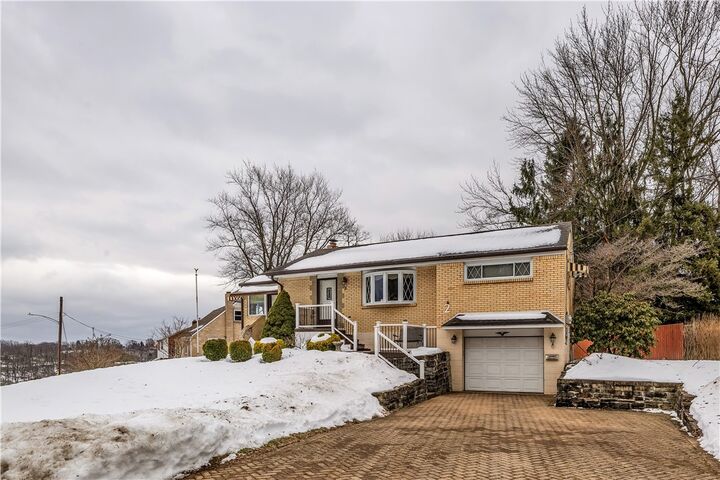 Property Photo: 2 Hallmark Drive PA 15235