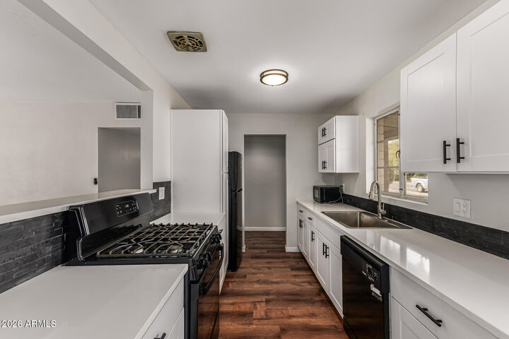 Property Photo:  611 E Encanto Drive  AZ 85281 