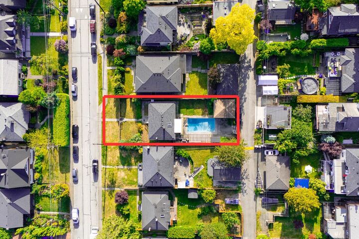 Property Photo: 822 E 4th Street BC V7L 1K4