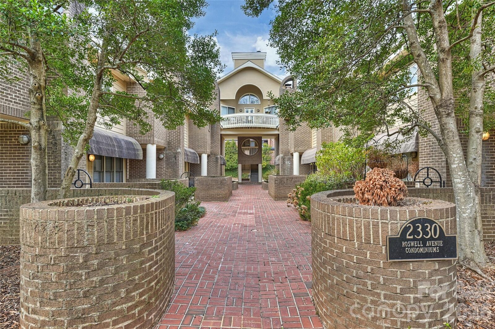 Property Photo: 2330 Roswell Avenue G NC 28207