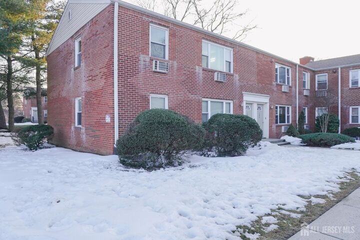 Property Photo:  72 Fox Road 1B  NJ 08817 