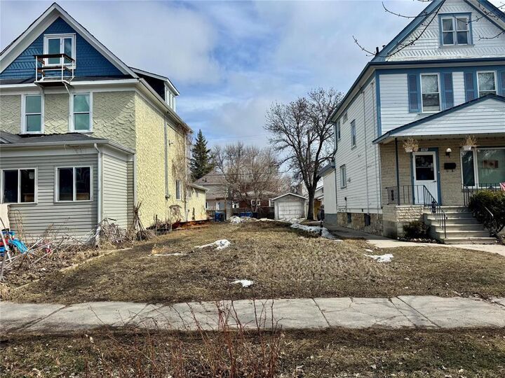 Property Photo:  369 Home Street  MB R3G 1X5 
