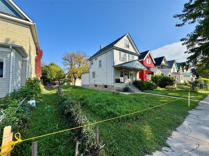 Property Photo: 369 Home Street MB R3G 1X5