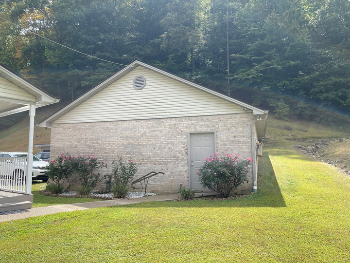 Property Photo:  447 Big Elk Road  KY 41203 