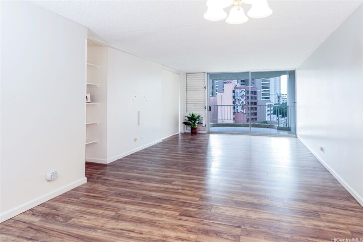 Property Photo:  469 Ena Road 811  HI 96815 