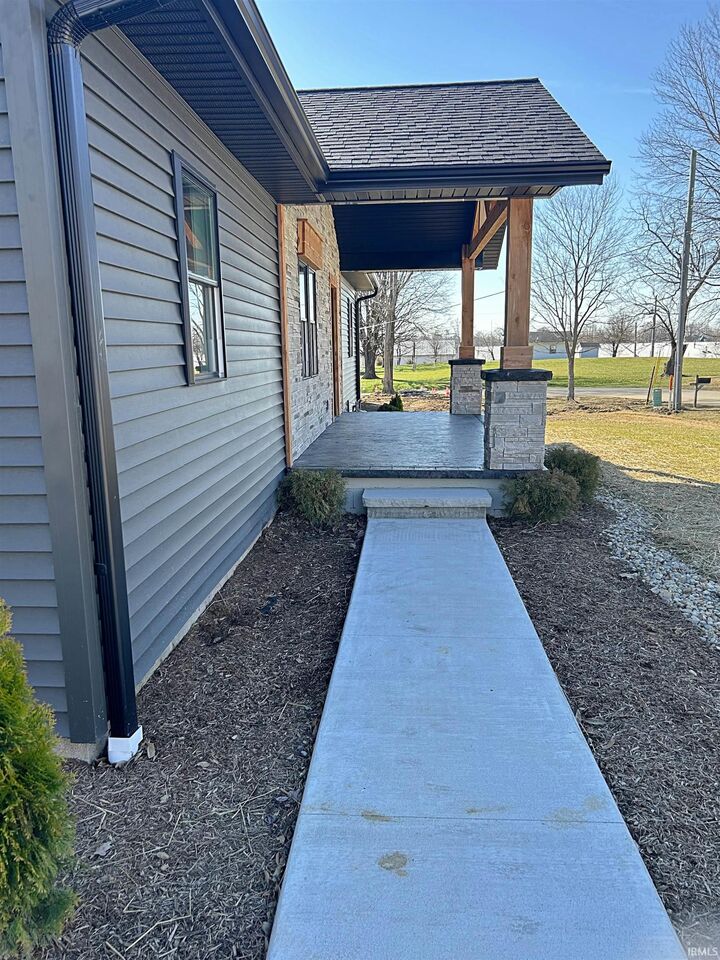 Property Photo:  309 SE 1st Street  IN 47553 