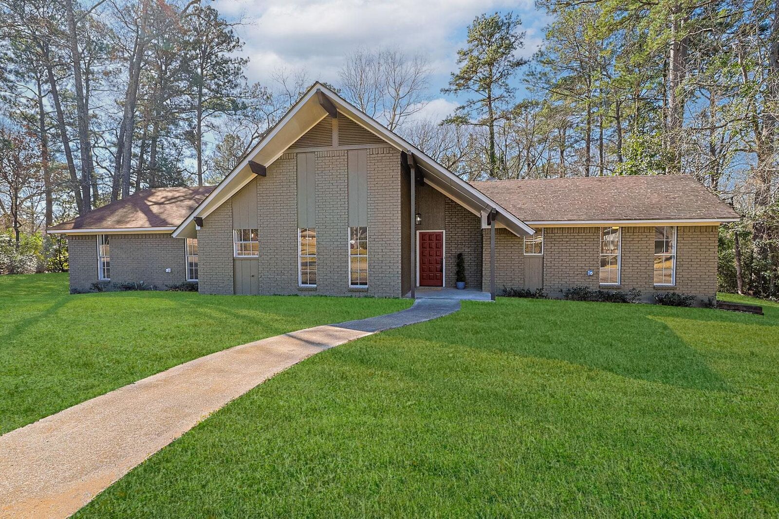 Property Photo:  401 Kingsway Dr.  TX 75684 