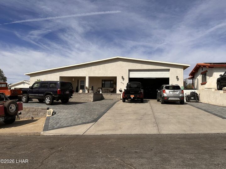 Property Photo: 2555 Tradewind Dr AZ 86403