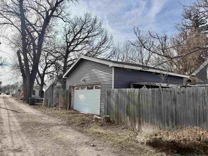 Property Photo:  401 S Ash  NE 69101 