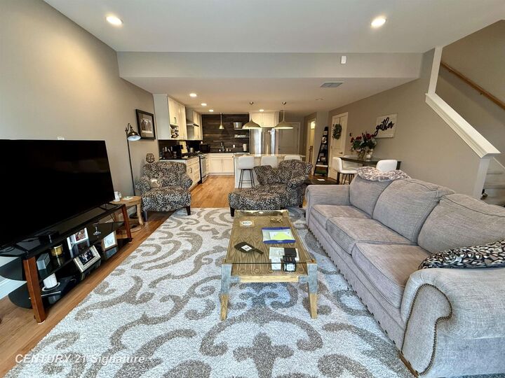 Property Photo:  406 N Hamilton Street 111  MI 48602 