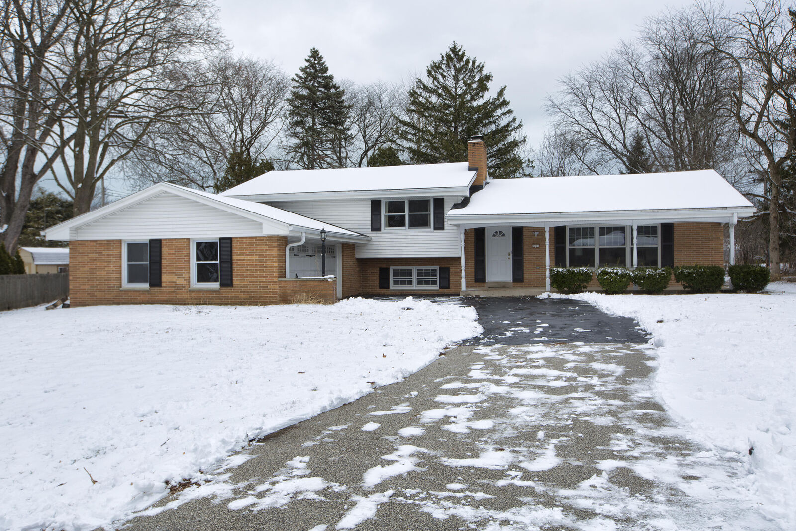 Property Photo:  2261 W Kenboern Dr  WI 53209 