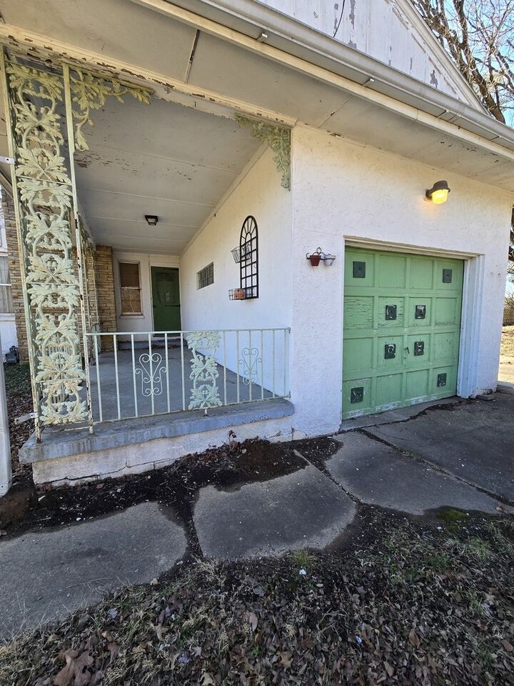 Property Photo: 922 S Giant City Road S IL 62902