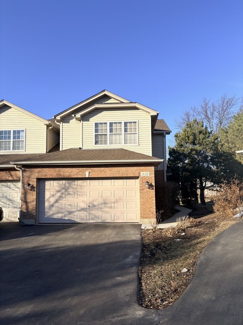 Property Photo:  610 Daisy Lane  IL 60172 