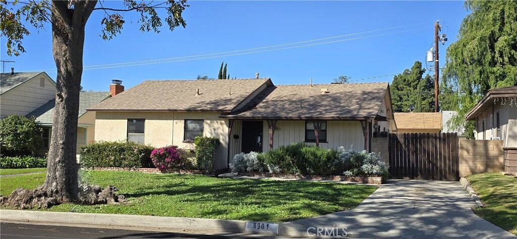 Property Photo: 8901 Ocean View CA 90605