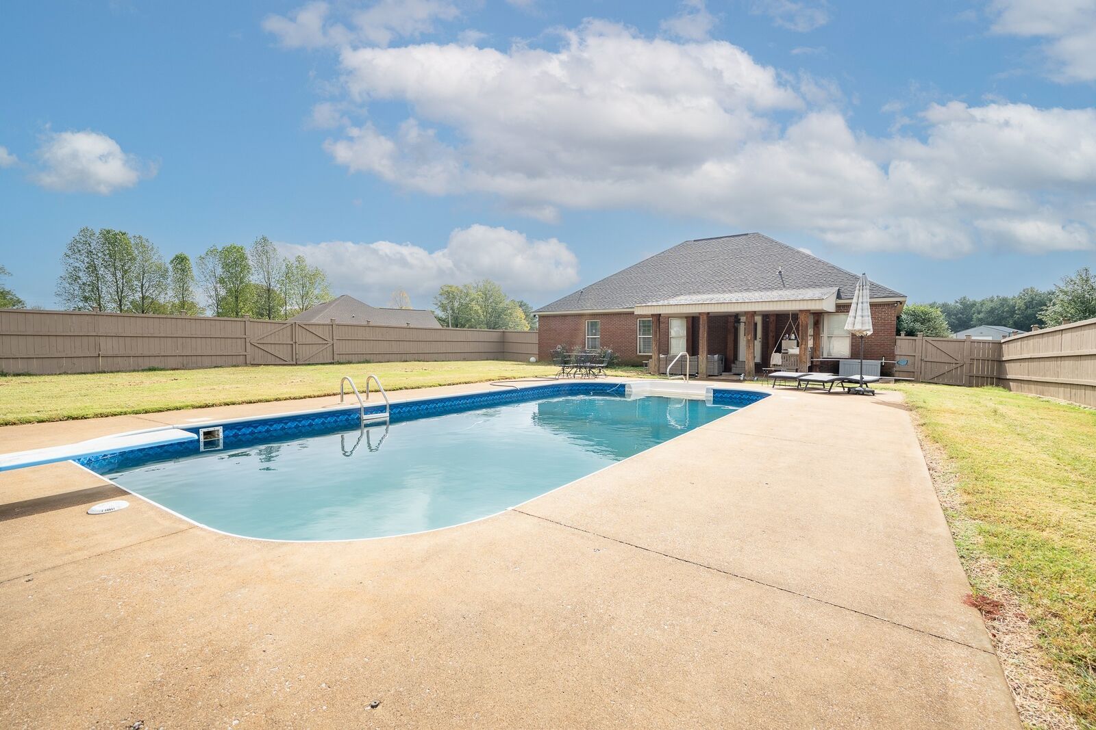 Property Photo:  52 Braden Cv  AL 35652 