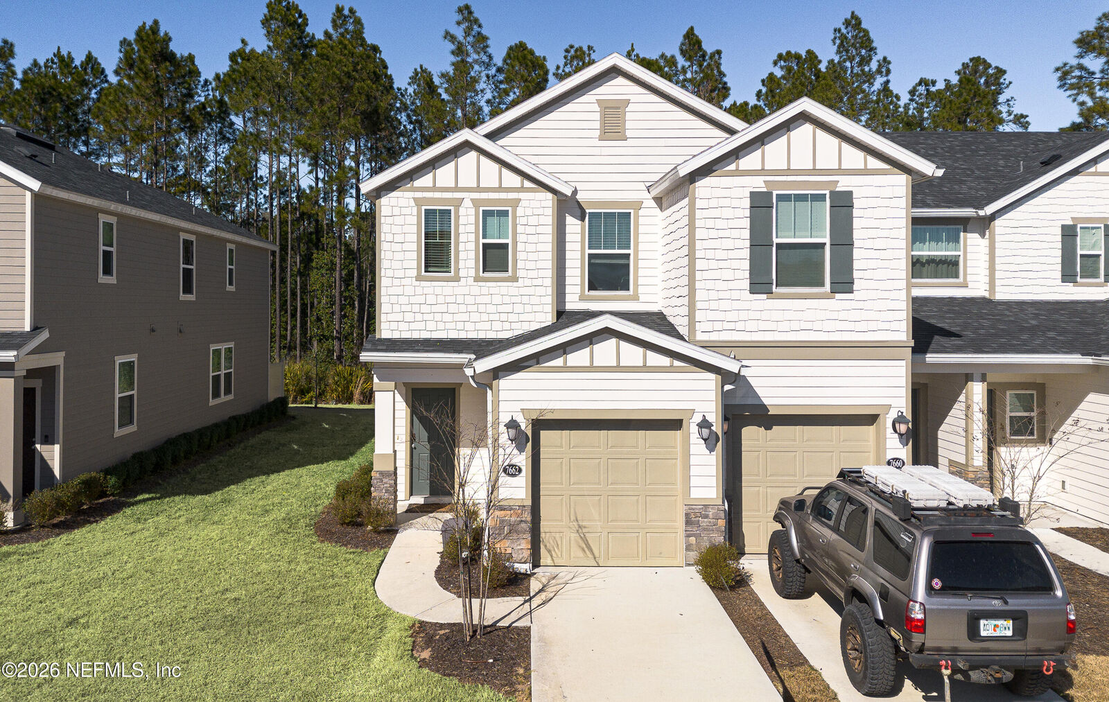 Property Photo: 7662 Merchants Way FL 32222