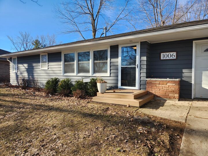 Property Photo:  1006 Maplehill Drive  MN 56007 