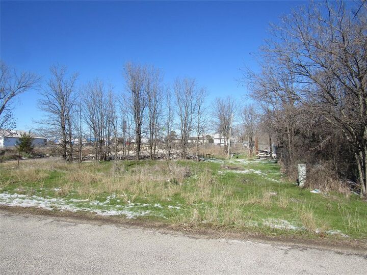 Property Photo:  207 Newell Drive  TX 76087 
