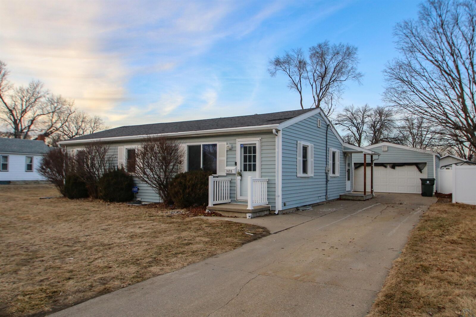 Property Photo:  1425 La Plante Ave  IA 51109 