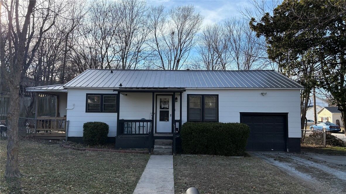 Property Photo:  224 N Allen Street  AR 72601 