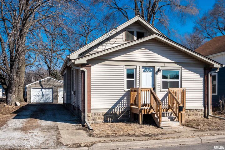 Property Photo:  331 McKinley Street  IL 61611 