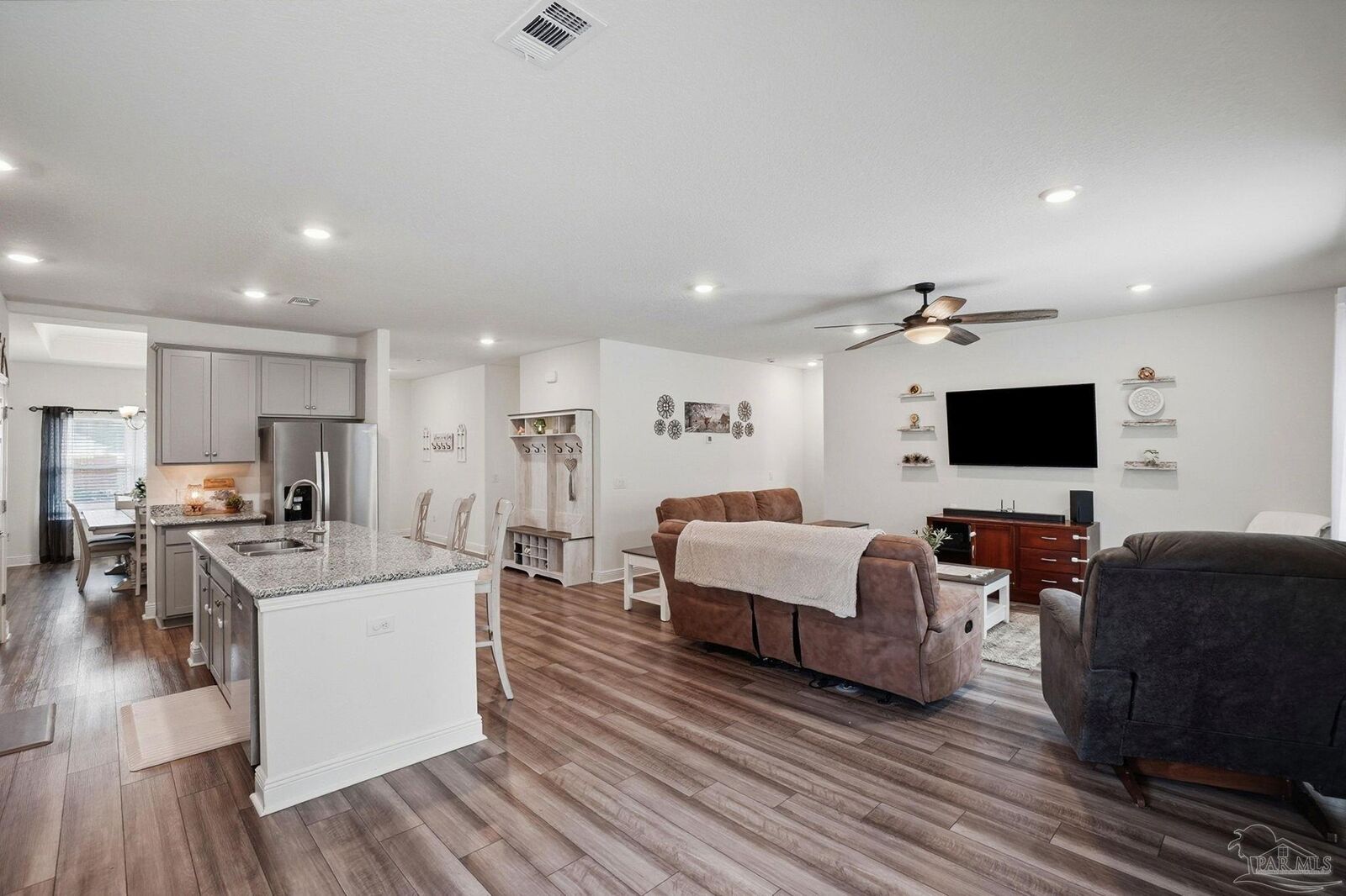 Property Photo:  6203 Carson Dr  FL 32570 