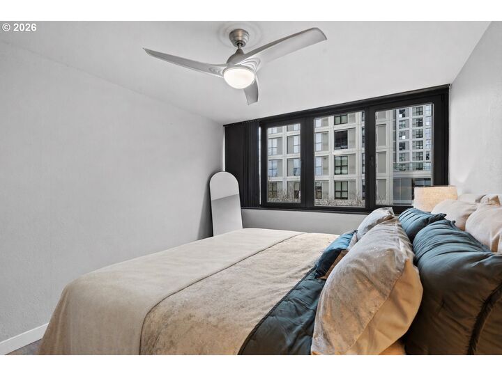 Property Photo:  255 SW Harrison St 5C  OR 97201 