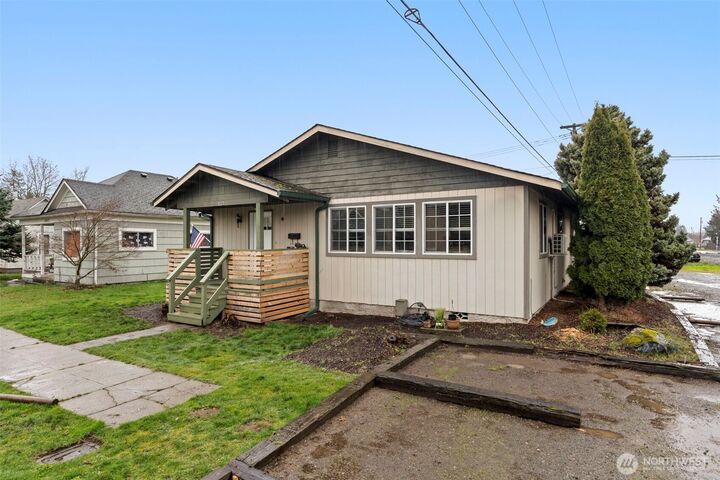 Property Photo: 1025 E St WA 98531