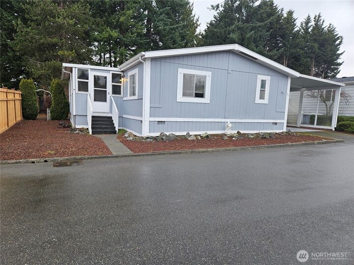 Property Photo:  1427  100th Street 75  WA 98204 