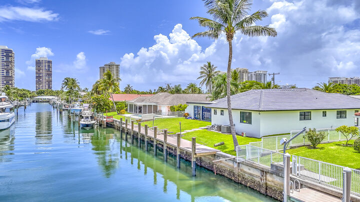 Property Photo:  1170 Fairview Lane  FL 33404 