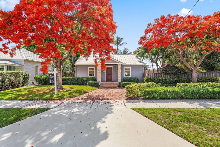 Property Photo:  304 SE 4th Avenue  FL 33483 
