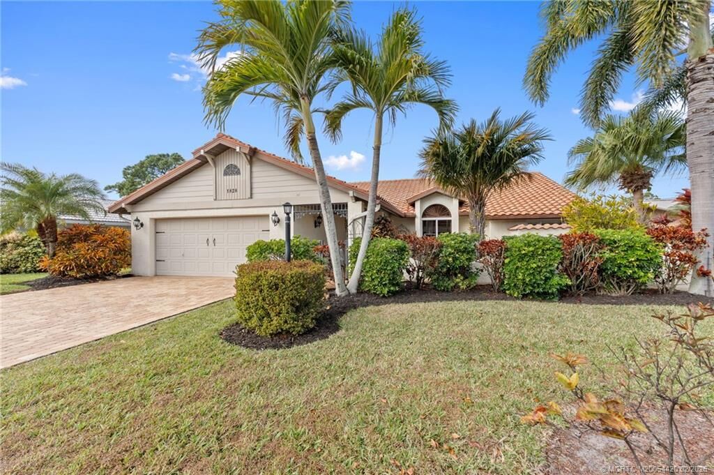 Property Photo: 1828 SE Coronado Lane FL 34996