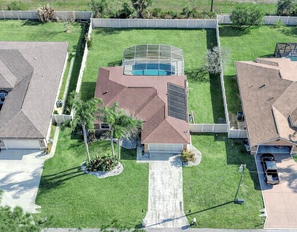Property Photo:  114 Ferndale Ln  FL 32137 