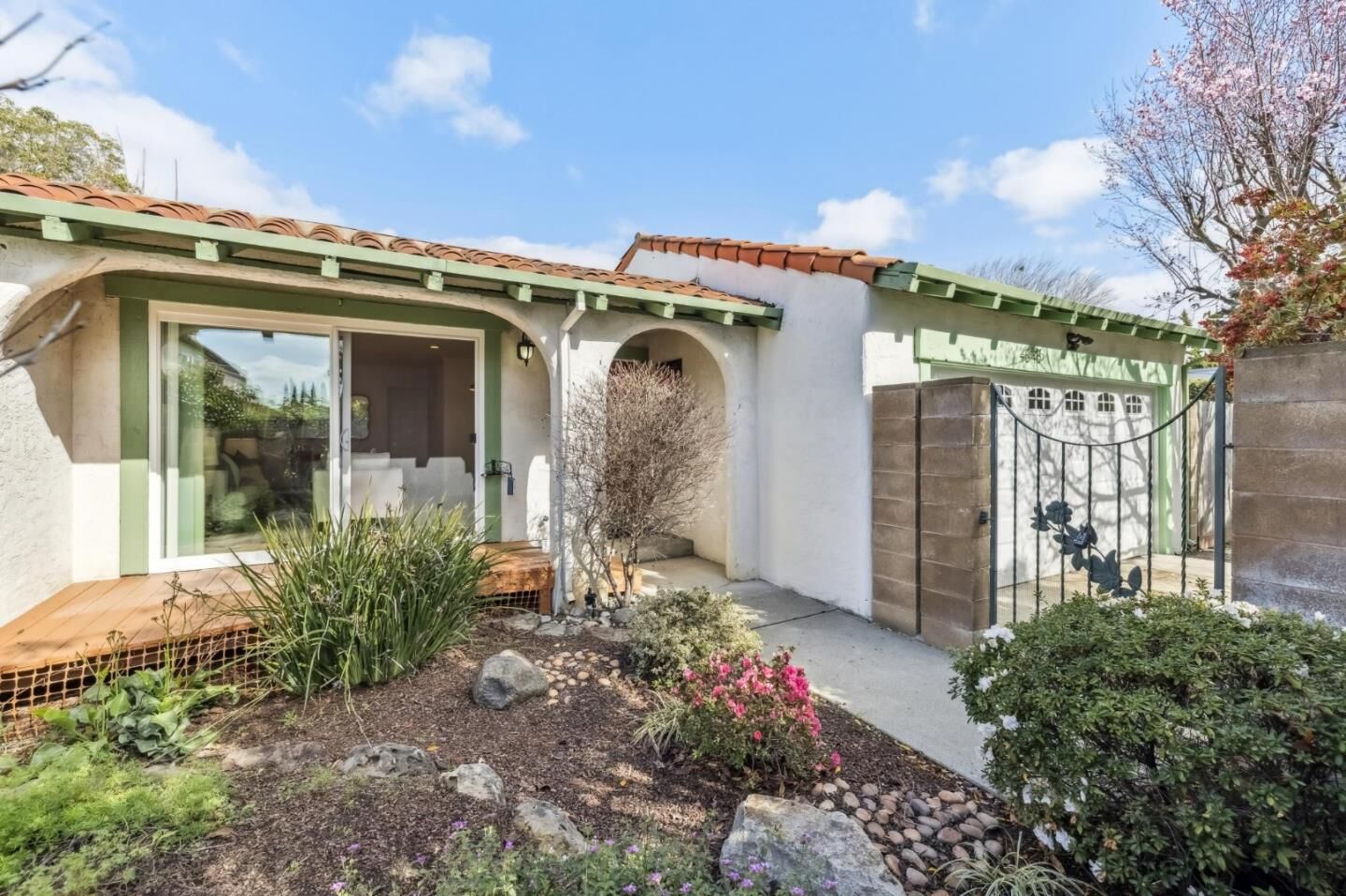 Property Photo:  4845 Los Arboles Place  CA 94536 