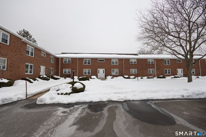 Property Photo: 253 Cooke Street Apt D CT 06062
