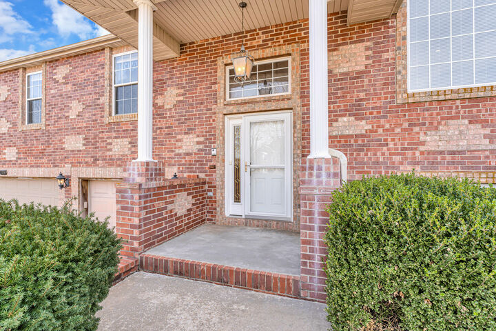 Property Photo:  1518 W Stagecoach Court  MO 65714 