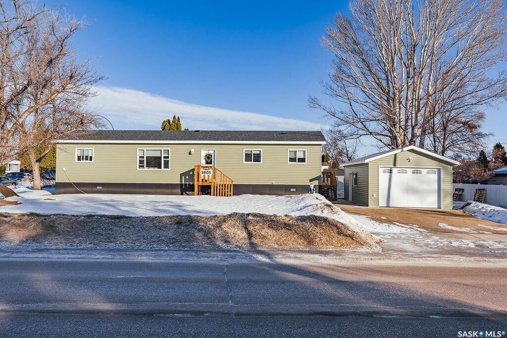 Property Photo: 3605 Parkdale Road SK S7H 5R5