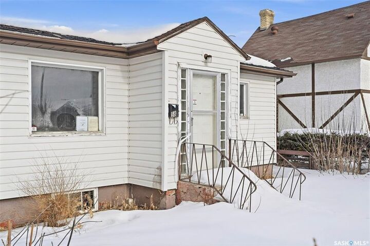Property Photo: 584 7th Street E SK S6V 0S5