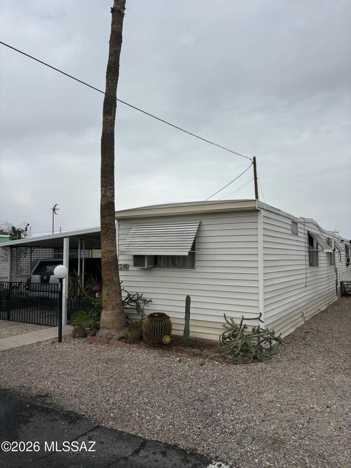 Property Photo:  620 W Limberlost Drive 18  AZ 85705 