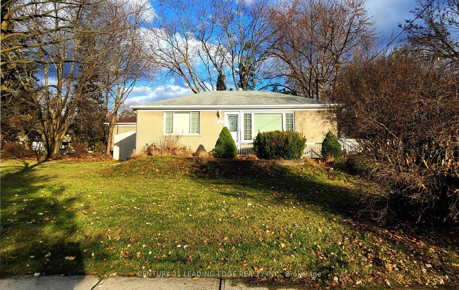 Property Photo:  11 Hiley Avenue  ON L1S 6H3 