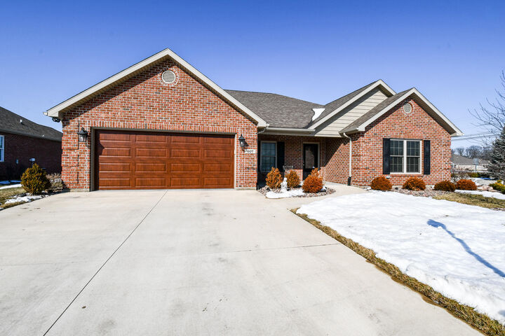 Property Photo:  607 W Bentley Circle  OH 45373 