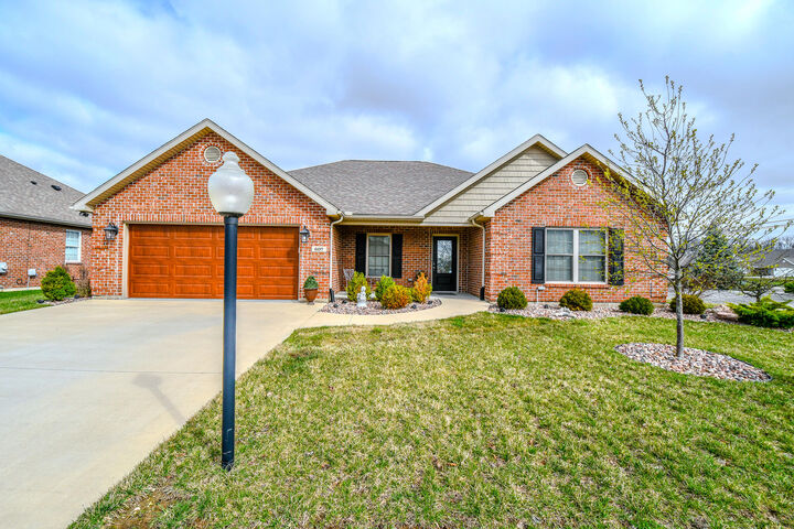 Property Photo:  607 W Bentley Circle  OH 45373 