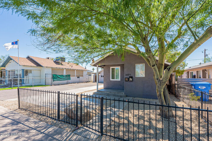 Property Photo: 1425 E Roosevelt Street AZ 85006