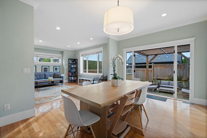 Property Photo: 335 E 8th Street BC V7L 1Z2