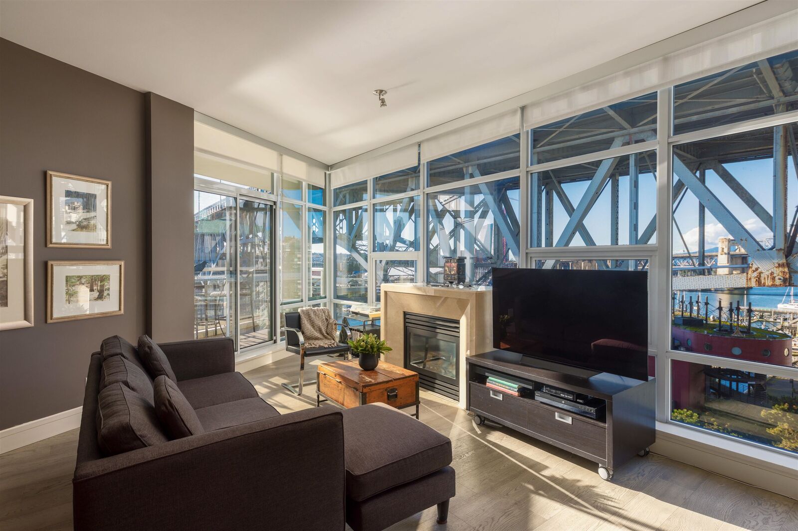 Property Photo:  628 Kinghorne Mews 805  BC V6Z 3H6 