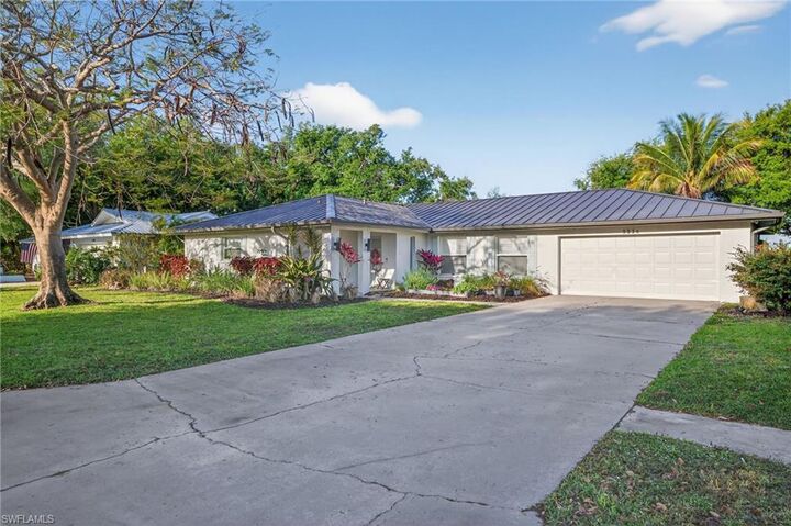 Property Photo:  5336 Chippendale Cir W  FL 33919 