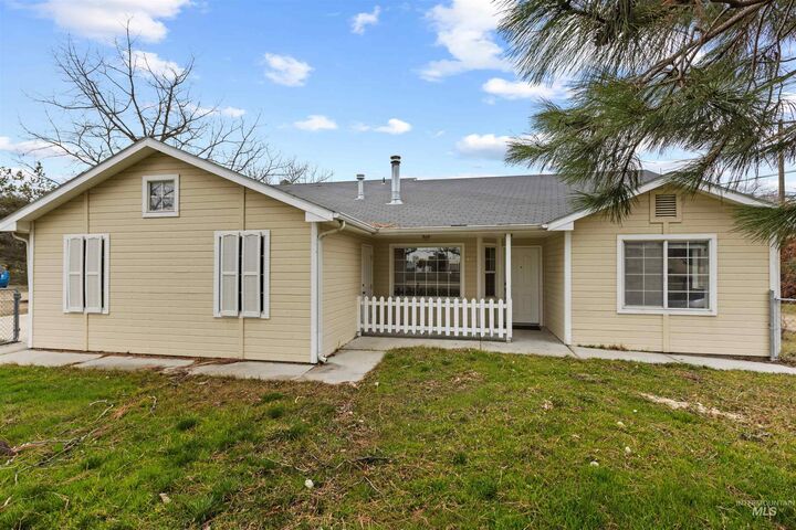 Property Photo:  1004 Illinois Ave  ID 83605 